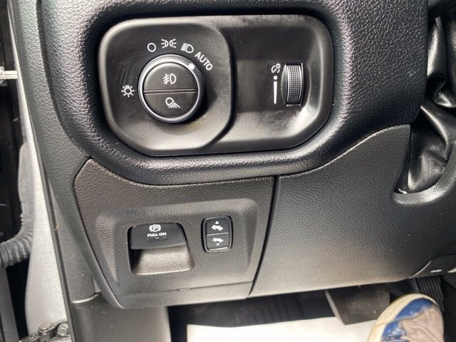 2022 RAM 1500 Big Horn Crew Cab 4x4 5'7" Box