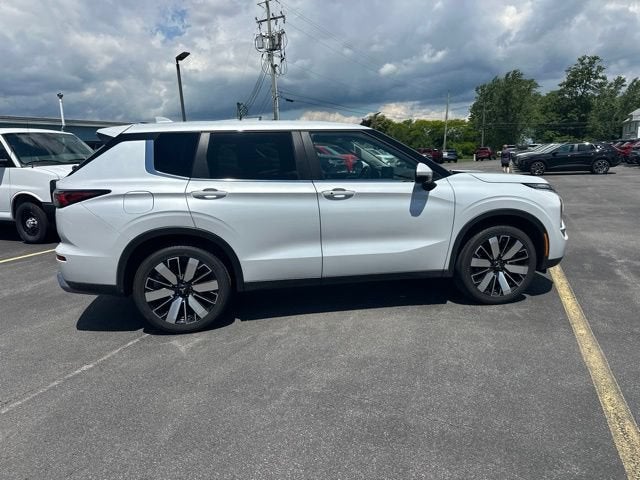 2025 Mitsubishi Outlander SE