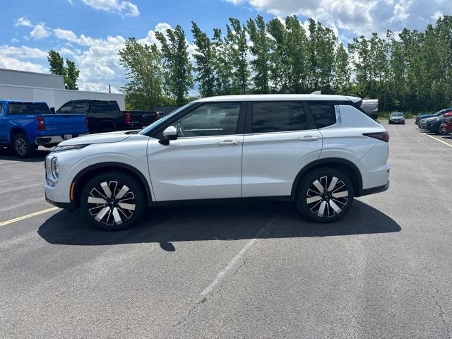 2025 Mitsubishi Outlander SE
