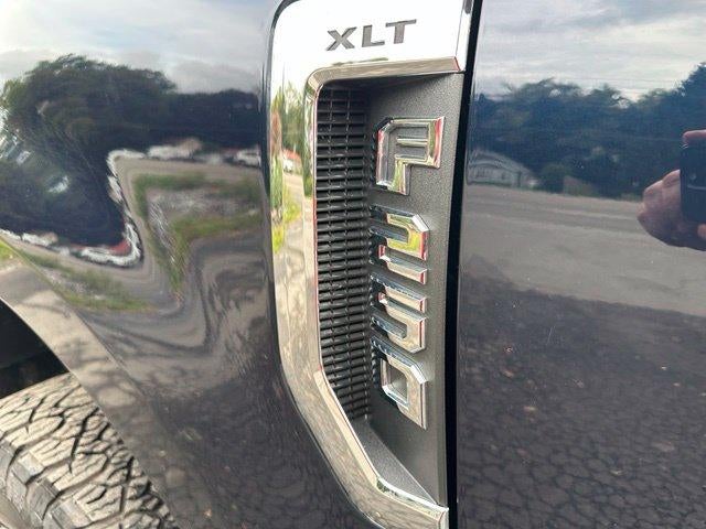 2022 Ford Super Duty F-250 SRW XLT 4WD Crew Cab 6.75' Box