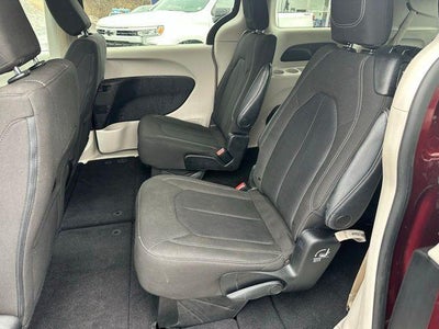 2022 Chrysler Voyager LX FWD