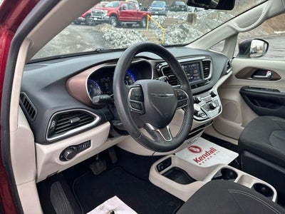 2022 Chrysler Voyager LX FWD