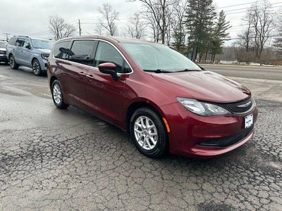 2022 Chrysler Voyager LX FWD