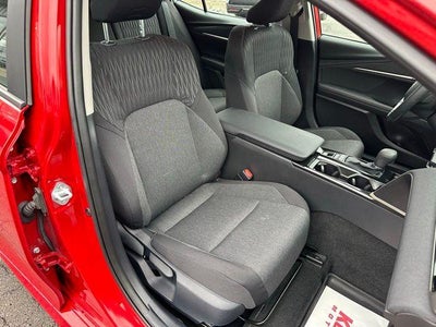 2025 Toyota Camry LE AWD (Natl)