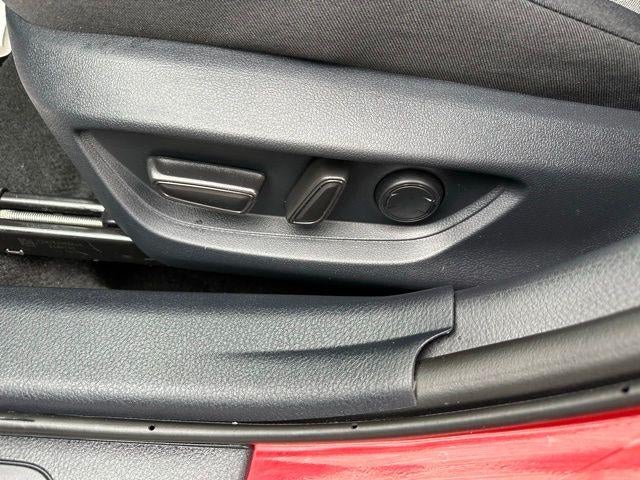 2025 Toyota Camry LE AWD (Natl)