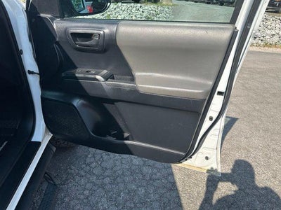 2019 Toyota Tacoma 2WD 2WD SR Double Cab 5' Bed I4 AT (GS)